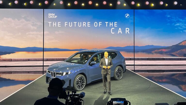 Oliver Zipse, BMW bei der Vorstellung des iX3
