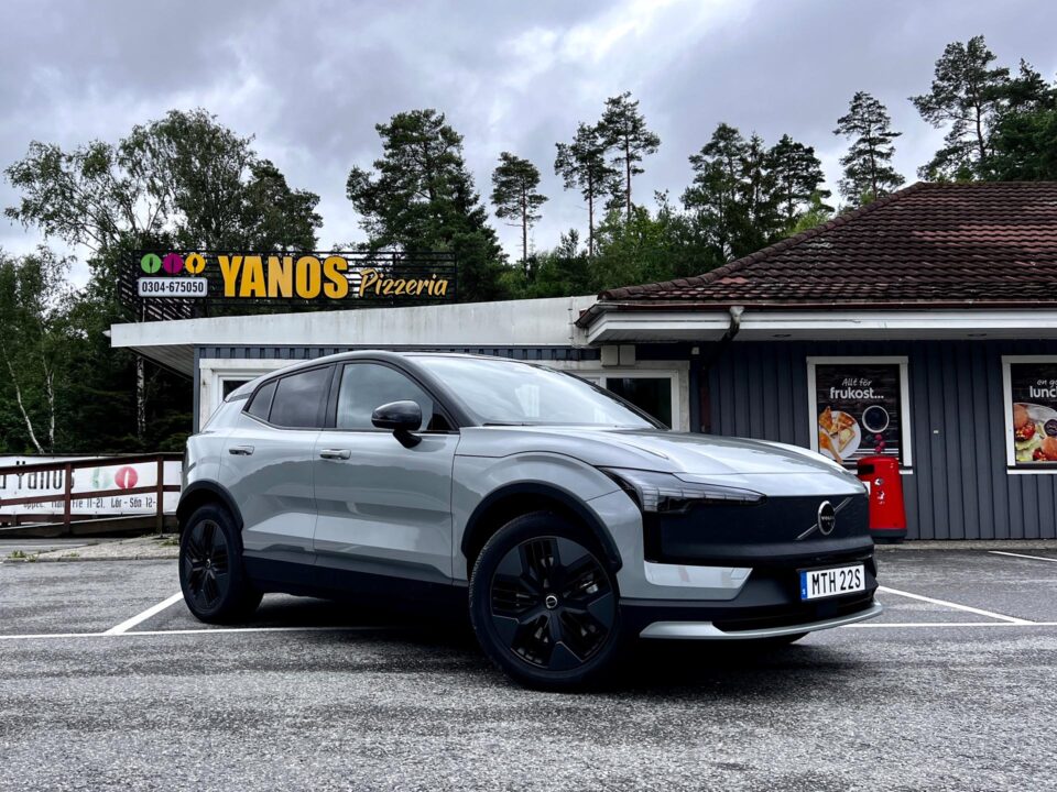 Volvo EX30 Cross Country