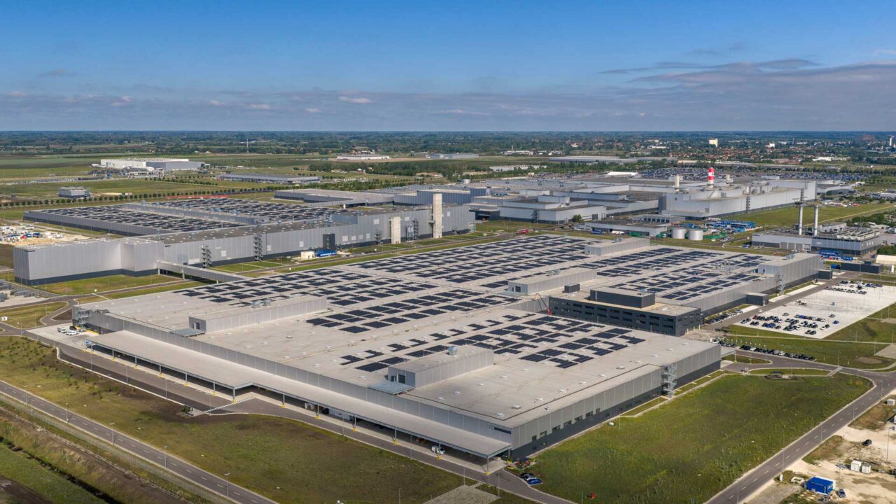 Batteriemontage bei Mercedes-Benz in Ungarn