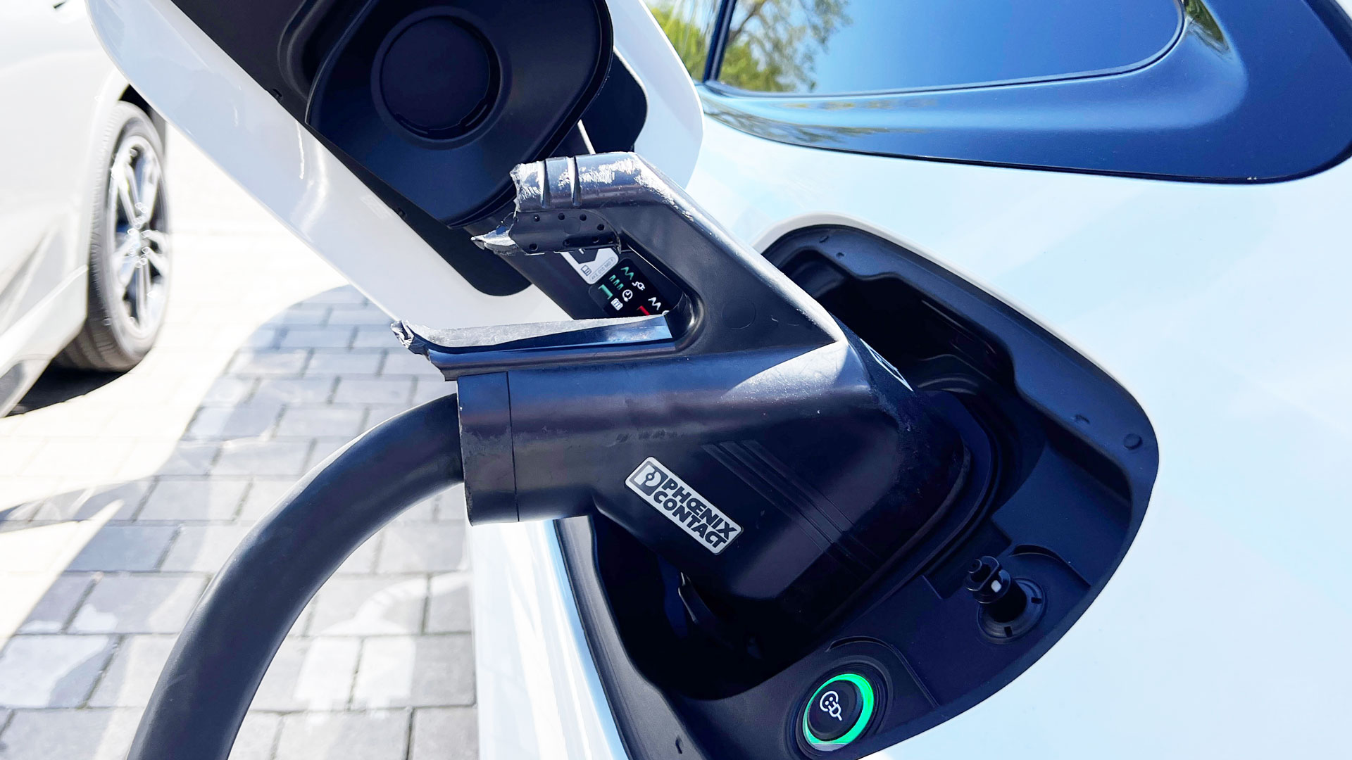 abgebrochener CCS-Stecker