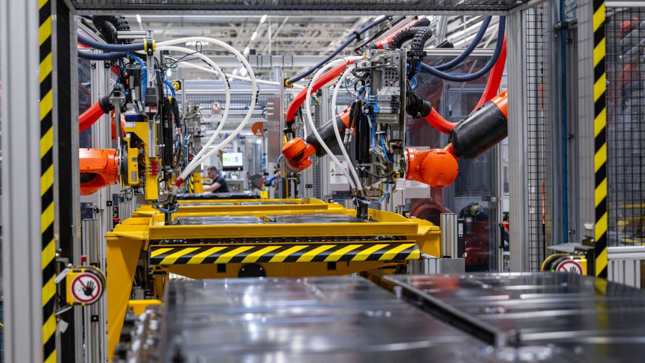 Batteriemontage bei Mercedes-Benz in Ungarn
