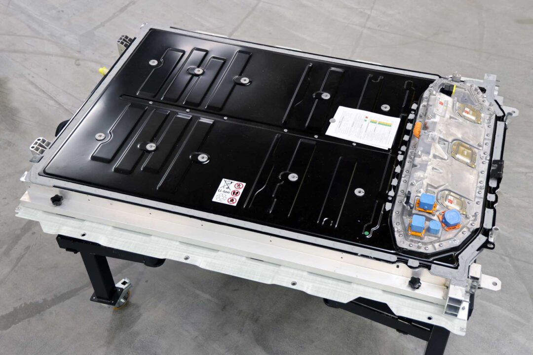 Fertige Batterie für E-Autos der PPE-Plattform von Porsche und Audi